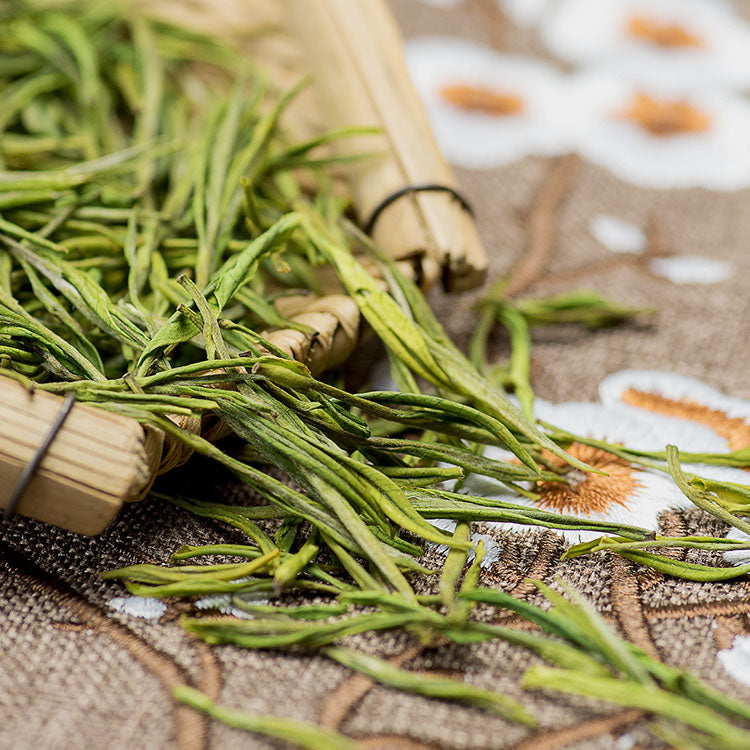 White Leaf Green Tea Close Up